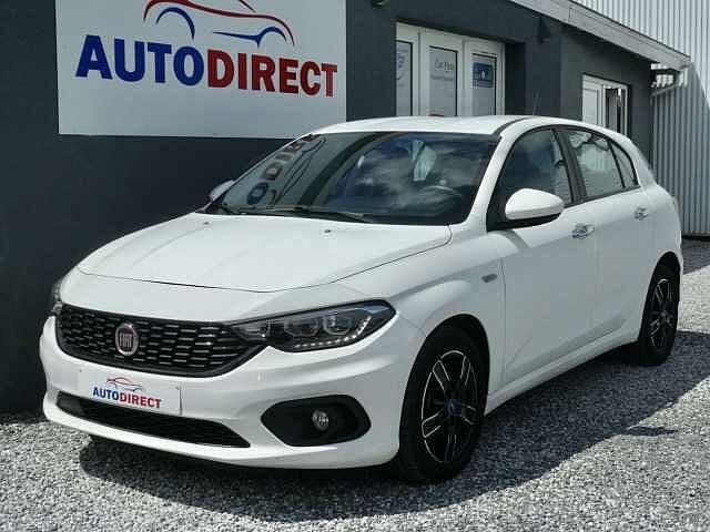 Fiat Tipo 1.4i Lounge Navi, Airco, Bluetooth, PDC, Auto's, Wit, Bedrijf, 93 pk, 1368 cc
