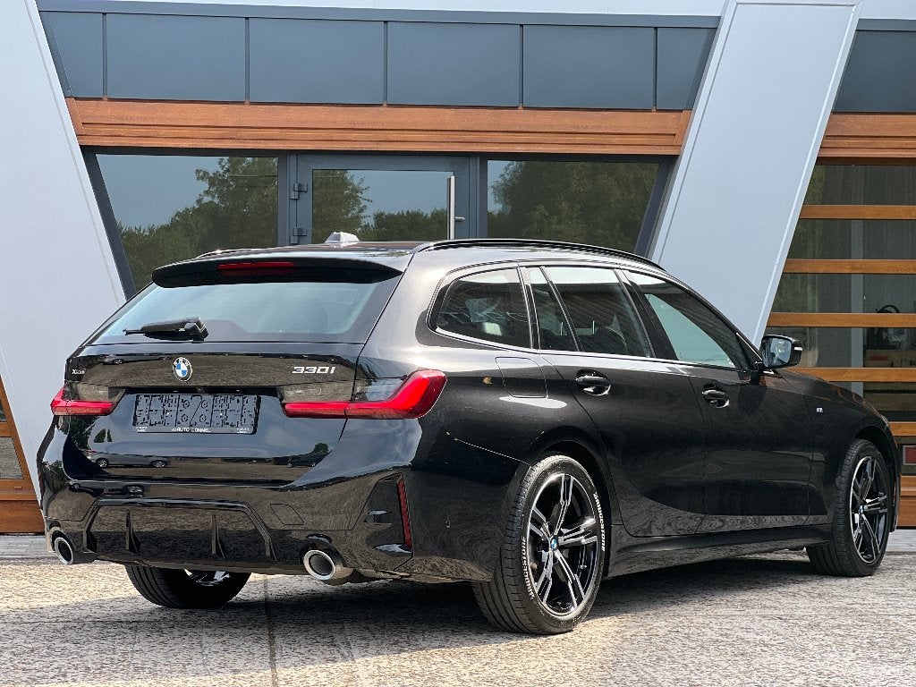 BMW 330i x-Drive - M-SPORT/ ADAPTIVE/ LED/ CARPLAY/ 15000KM, Auto's, Automaat, 4 cilinders, Alcantara, Zwart