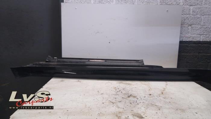 Jupe droite d'un Mini Clubman (A94), -, 3 mois de garantie, -, -