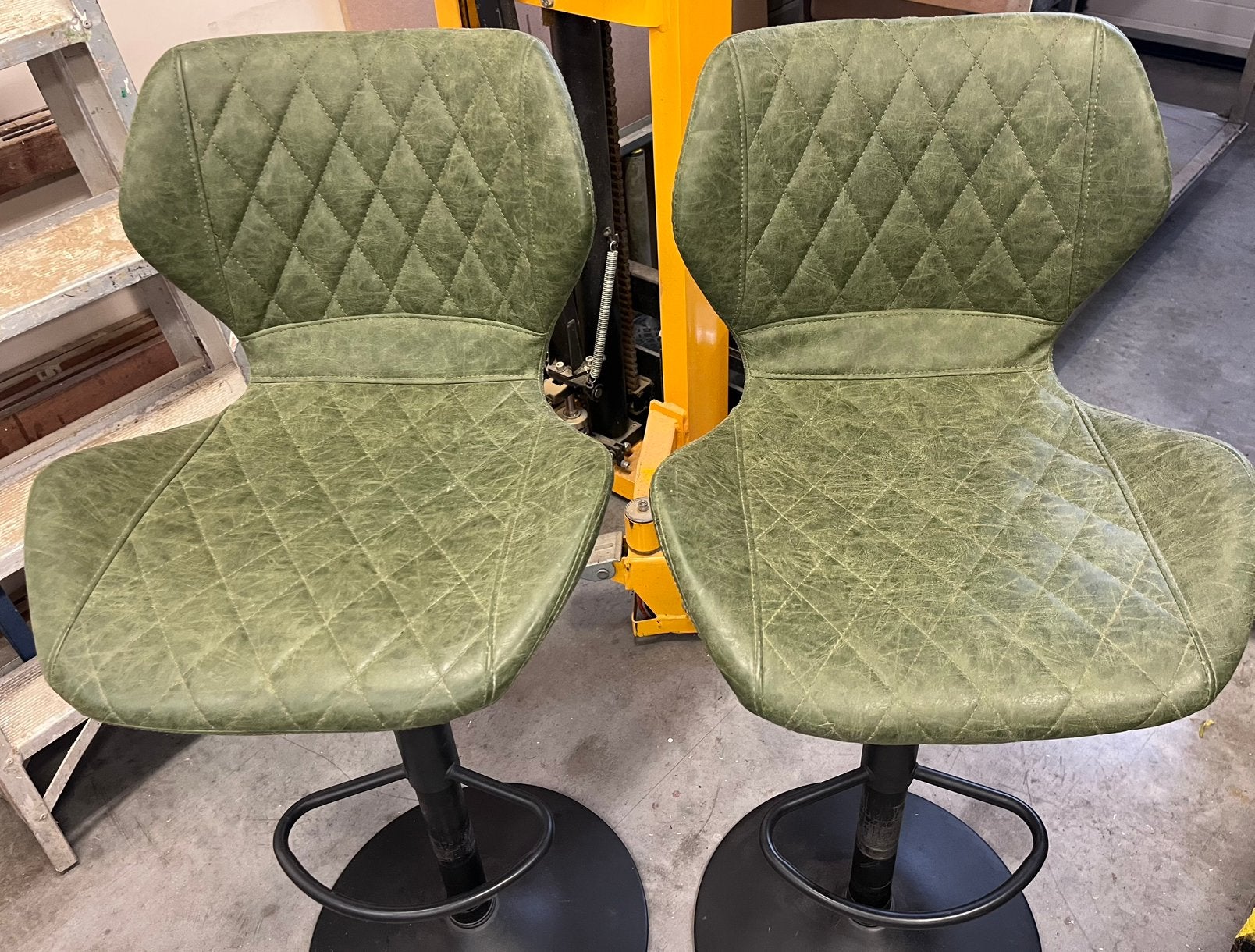 2 barstoelen, Huis en Inrichting, Barkrukken, Ophalen, 60 tot 90 cm, Zo goed als nieuw, In hoogte verstelbaar