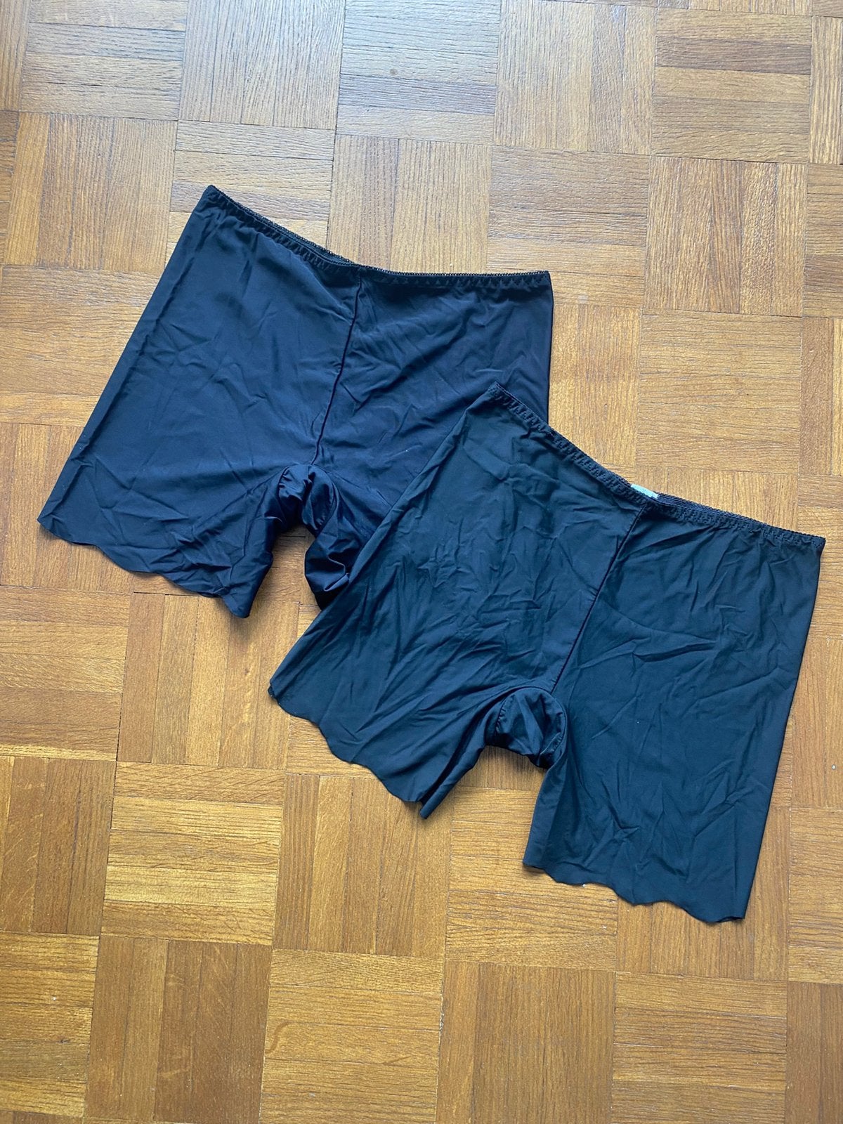 2 shorts cyclistes noirs sous robe, Enlèvement ou Envoi, Taille 36 (S), Comme neuf, Courts