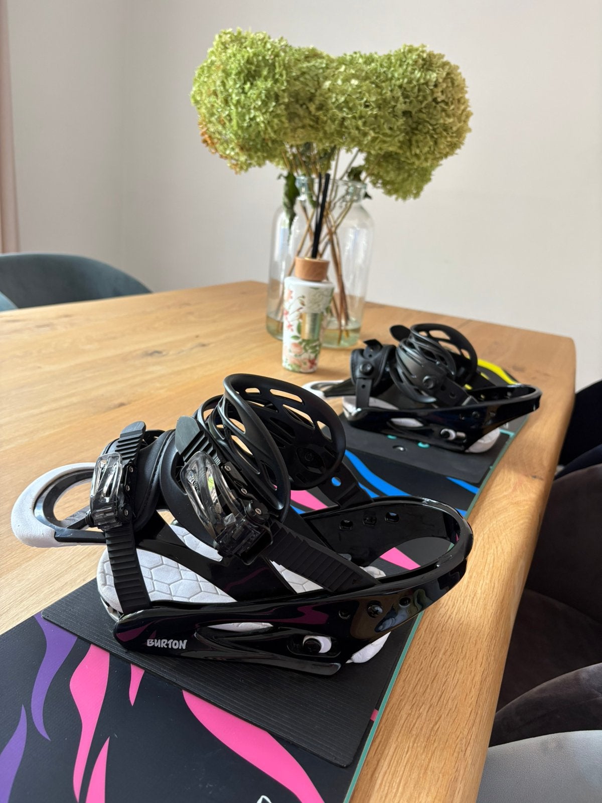 Burton snowboard 120cm + boots + helm, Ophalen, Zo goed als nieuw, Bindingen
