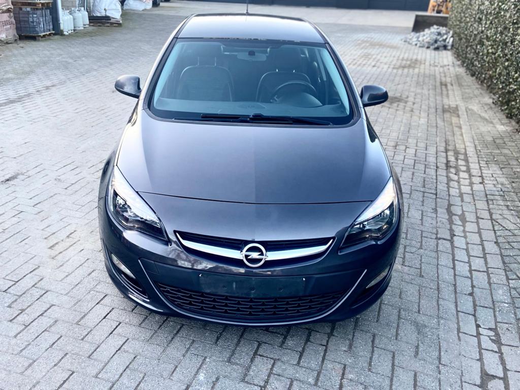 Opel astra J  1,6 benzine 156245 km, Auto's, Euro 5, Parkeersensor, 4 cilinders, Leder en Stof