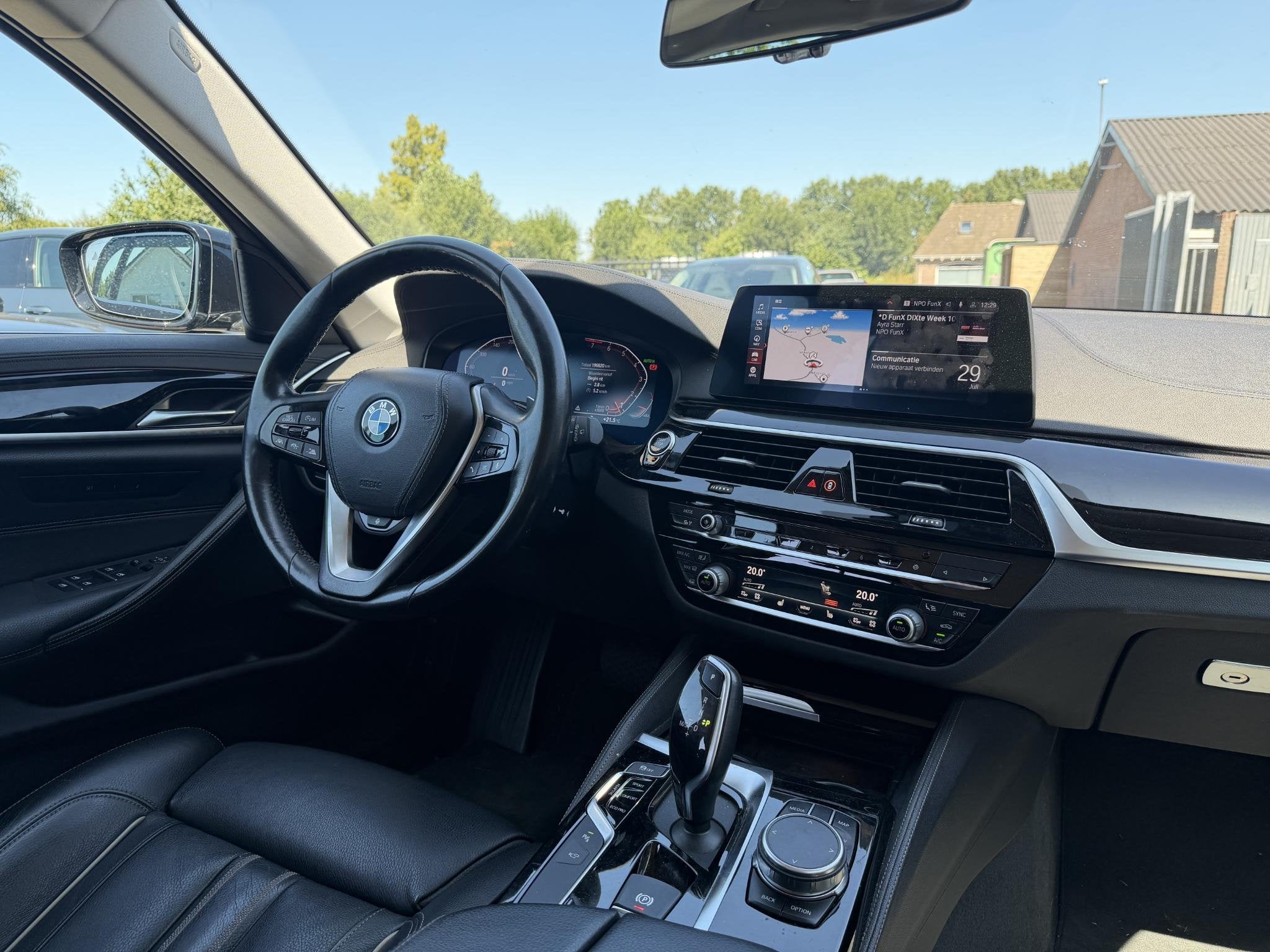 BMW 5-serie Touring 540i xDrive High Executive Edition | Pan, Auto's, Automaat, Gebruikt, 340 pk, Zwart