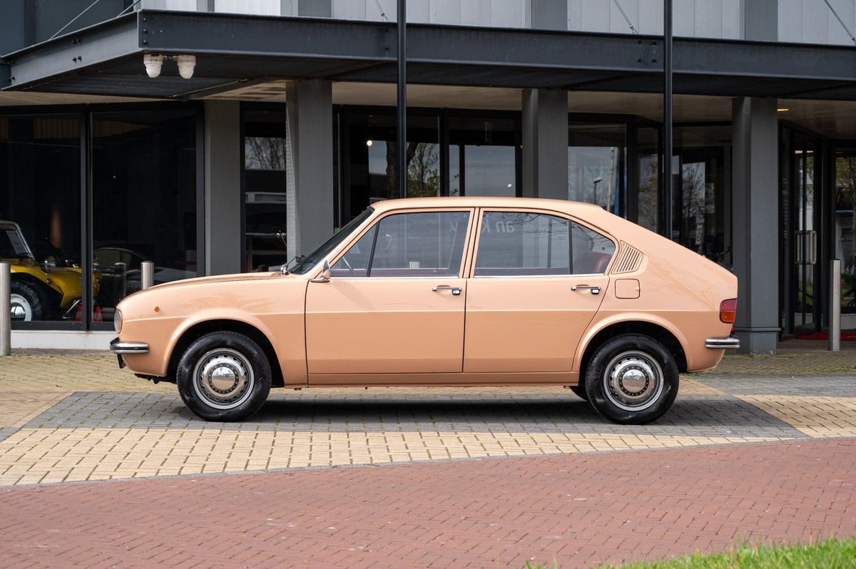 Alfa Romeo Alfasud 1.2, Autos, Oldtimers & Ancêtres, Cuir, 79 ch, Intérieur cuir, Entreprise
