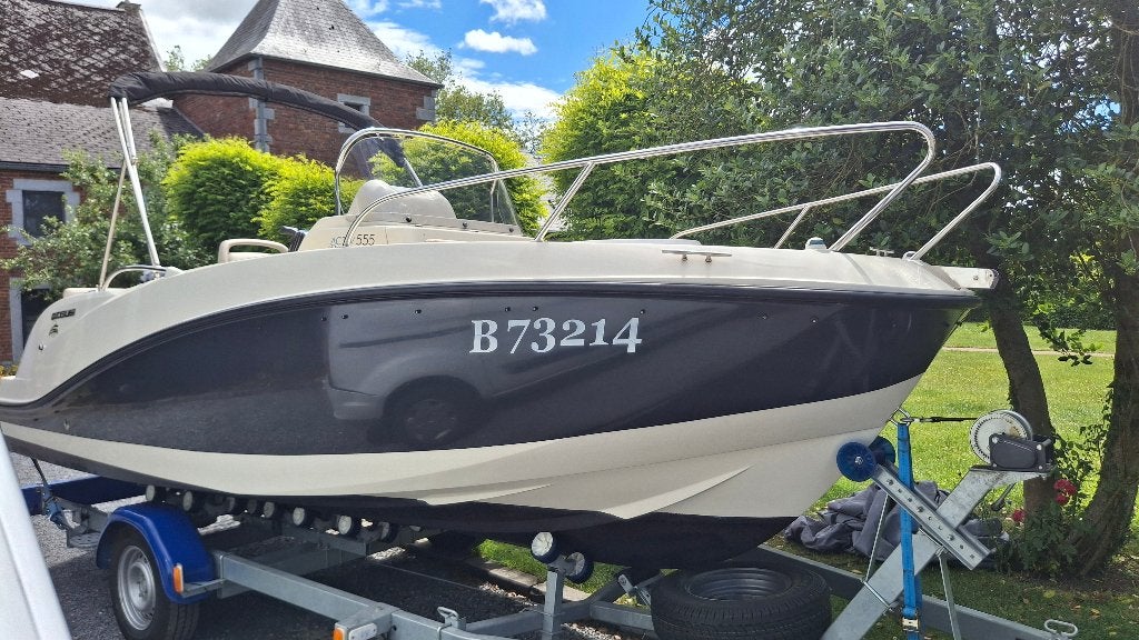Bateau Quicksilver 555 Open, Bimini, Essence, Comme neuf, Enlèvement