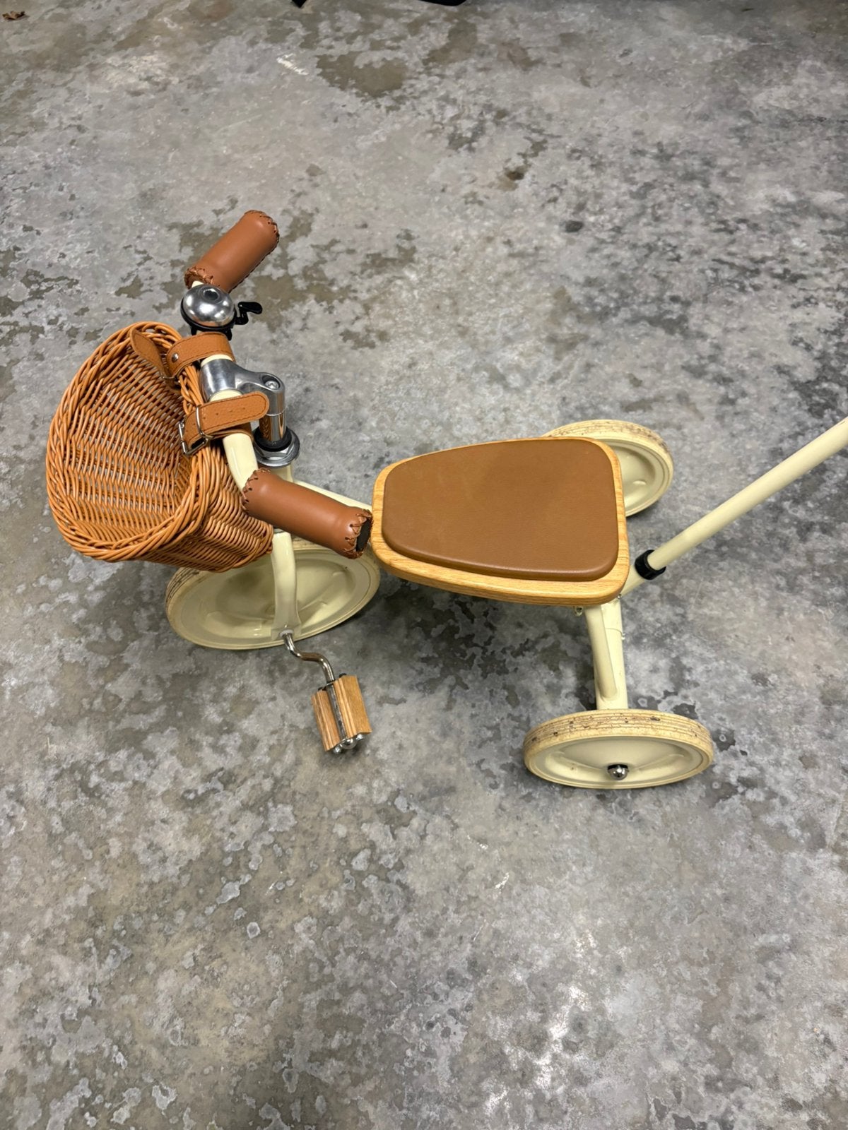 Banwood driewieler met mandje, Fietsen en Brommers, Ophalen, Zo goed als nieuw, Duwstang