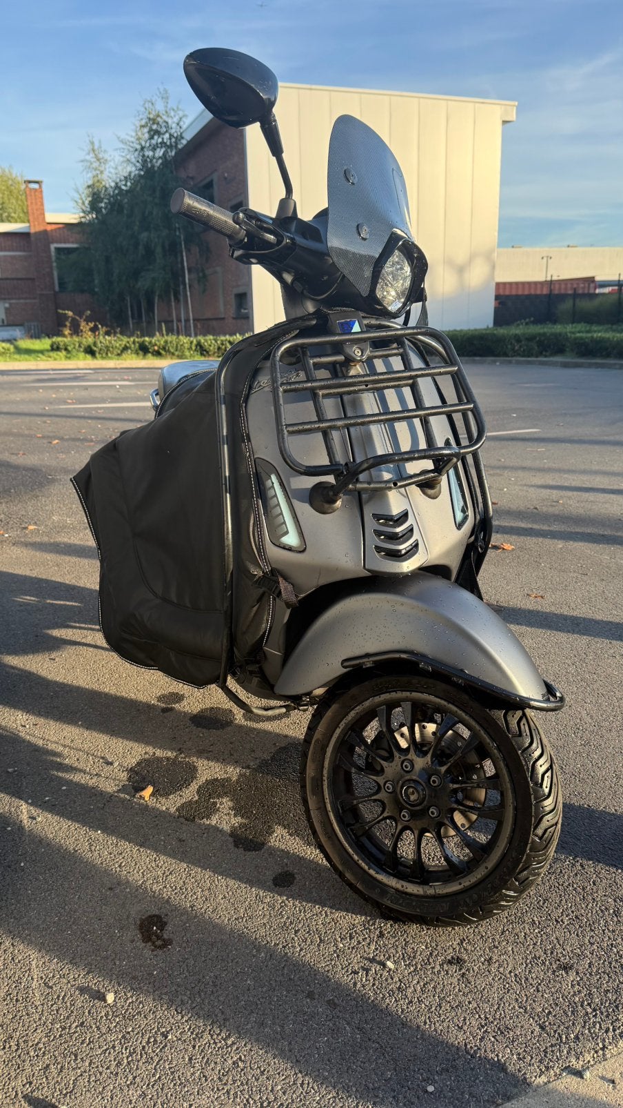 Vespa sprint 2019 50cc ‼️, Fietsen en Brommers, Ophalen, Zo goed als nieuw