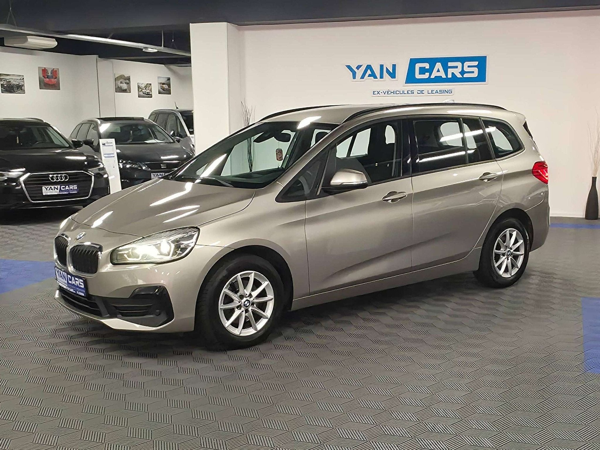 BMW 2 Serie 216 GRAN TOURER 216d • 7 PLACES • CARNET COM, Voorwielaandrijving, Stof, 7 zetels, Bedrijf