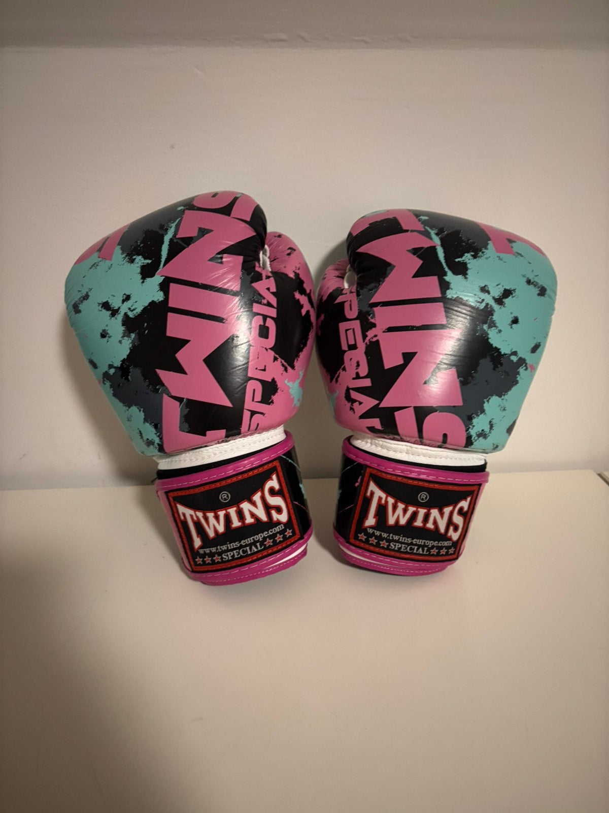 Twins bokshandschoenen - Candy Pink- 14oz, Ophalen of Verzenden, Zo goed als nieuw