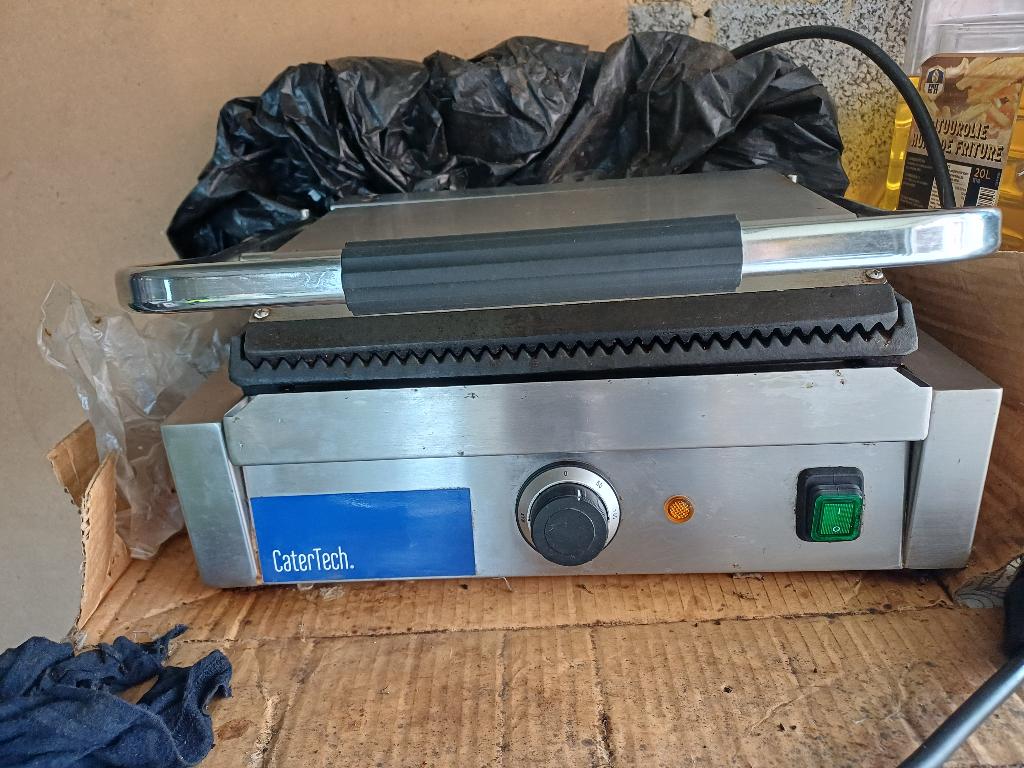 Catertech  paninigrill- tosti githijzer grill aparaat, Ophalen, Zo goed als nieuw, Tafelgrill
