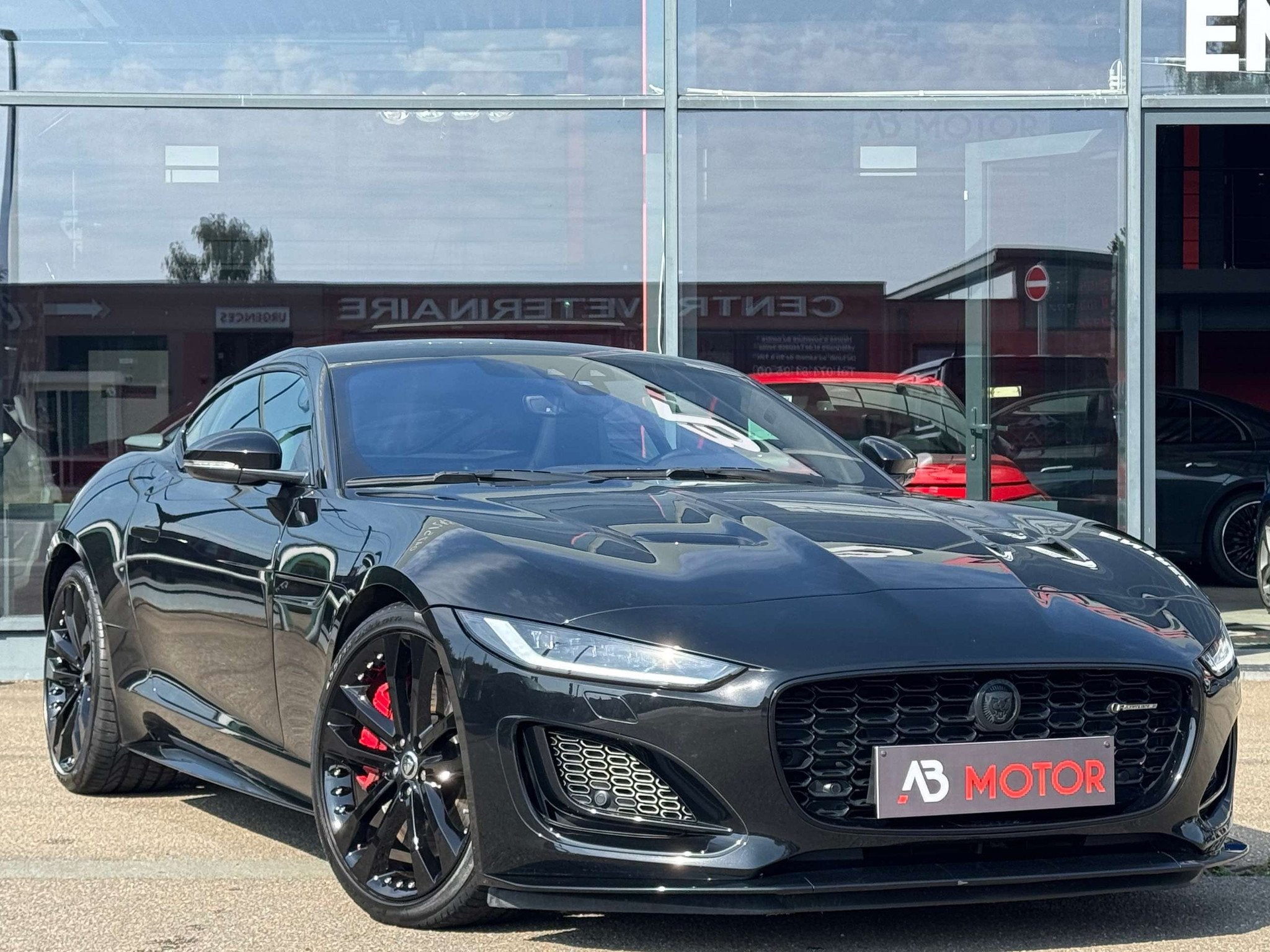 Jaguar F-Type F-Type Coupé 2.0 i4 P300 R-Dynamic BLACK GARA, Auto's, Automaat, Cabriolet, https://public.car-pass.be/vhr/5c007d4b-23a5-4ed9-a36a-56d10eba2d4c