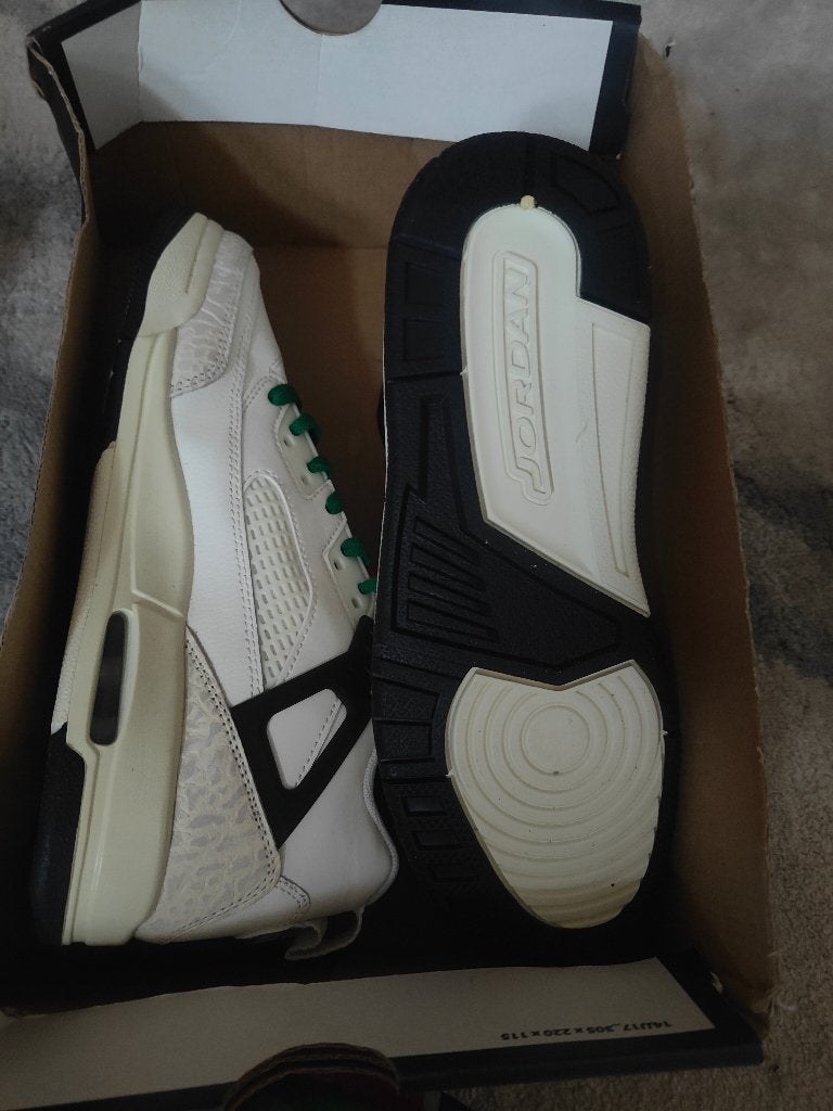 Air Jordan mid Brooklyn pointure 39, Sport en Fitness, Basketbal, Ophalen, Nieuw, Schoenen