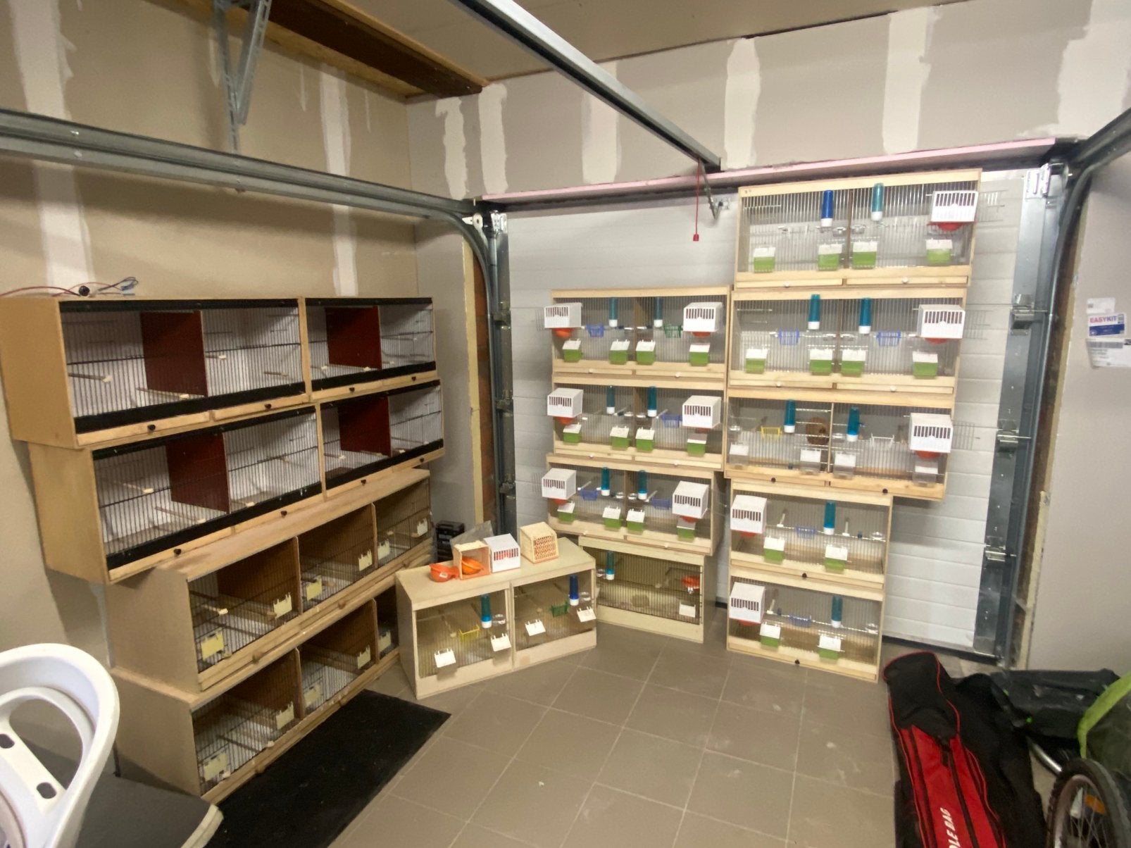 Cages d'élevage avec ou sans LED, Enlèvement
