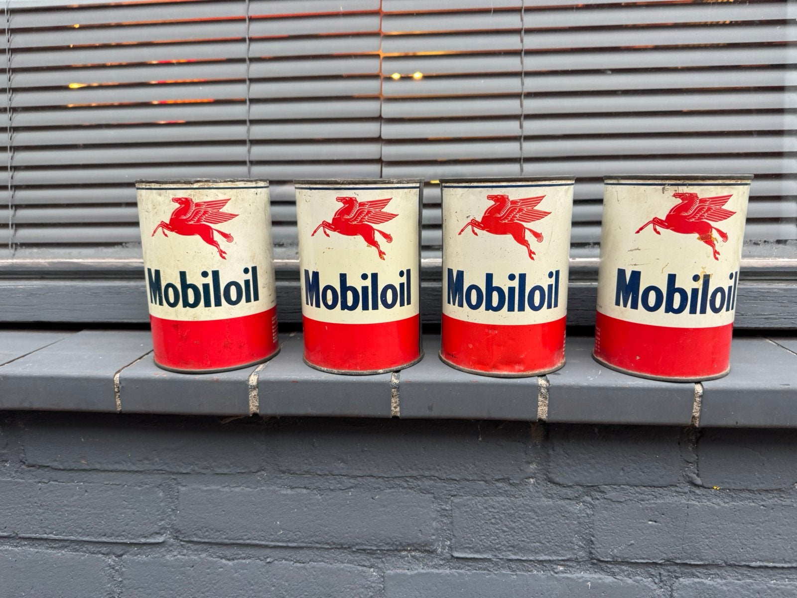 Bidons d'huile Mobiloil, Enlèvement ou Envoi, Utilisé, Autre, Autres marques