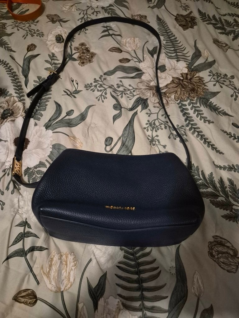 Michael kors schoudertasje leder , donkerblauw, Bijoux, Sacs & Beauté, Sacs | Sacs à bandoulière, Neuf, Autres marques, Cuir, Enlèvement ou Envoi