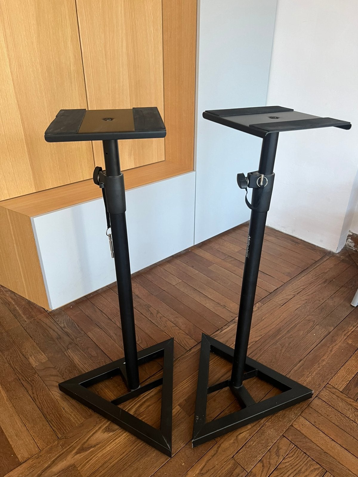 millenium pieds pour enceintes monitoring, Enlèvement, Utilisé