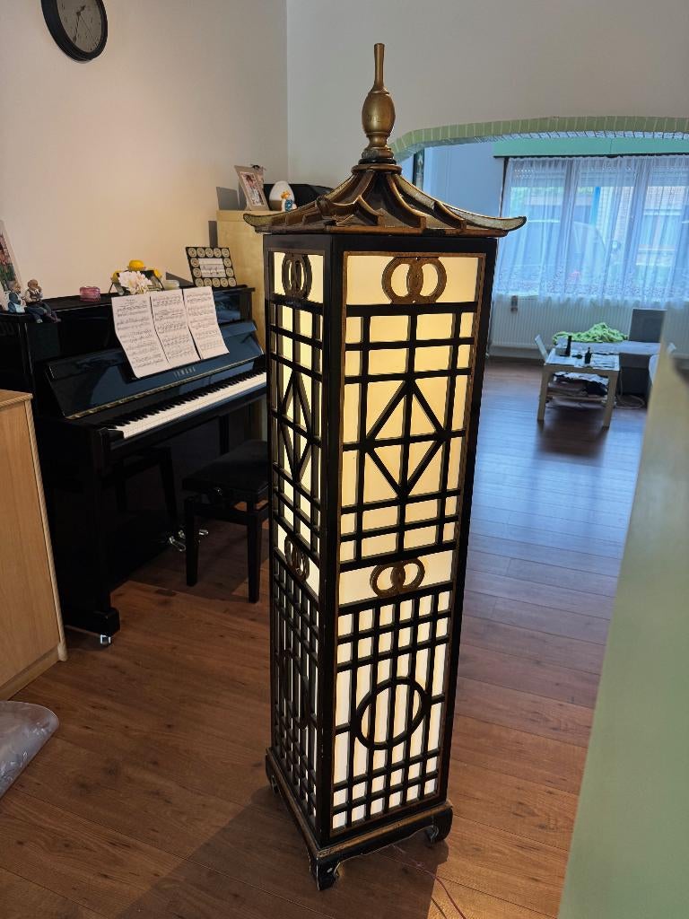 Chinese lamp in pagodestijl — zwart en goudlak, Antiek en Kunst, Curiosa en Brocante, Ophalen