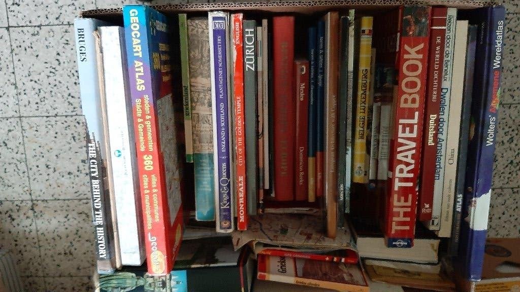 1 lot boeken over landen landkaarten atlas enz, Ophalen
