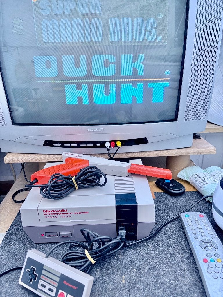 Nintendo Nes action set super Mario Bros + le pistolet, Enlèvement ou Envoi, Comme neuf, Avec 3 manettes ou plus, Avec jeux