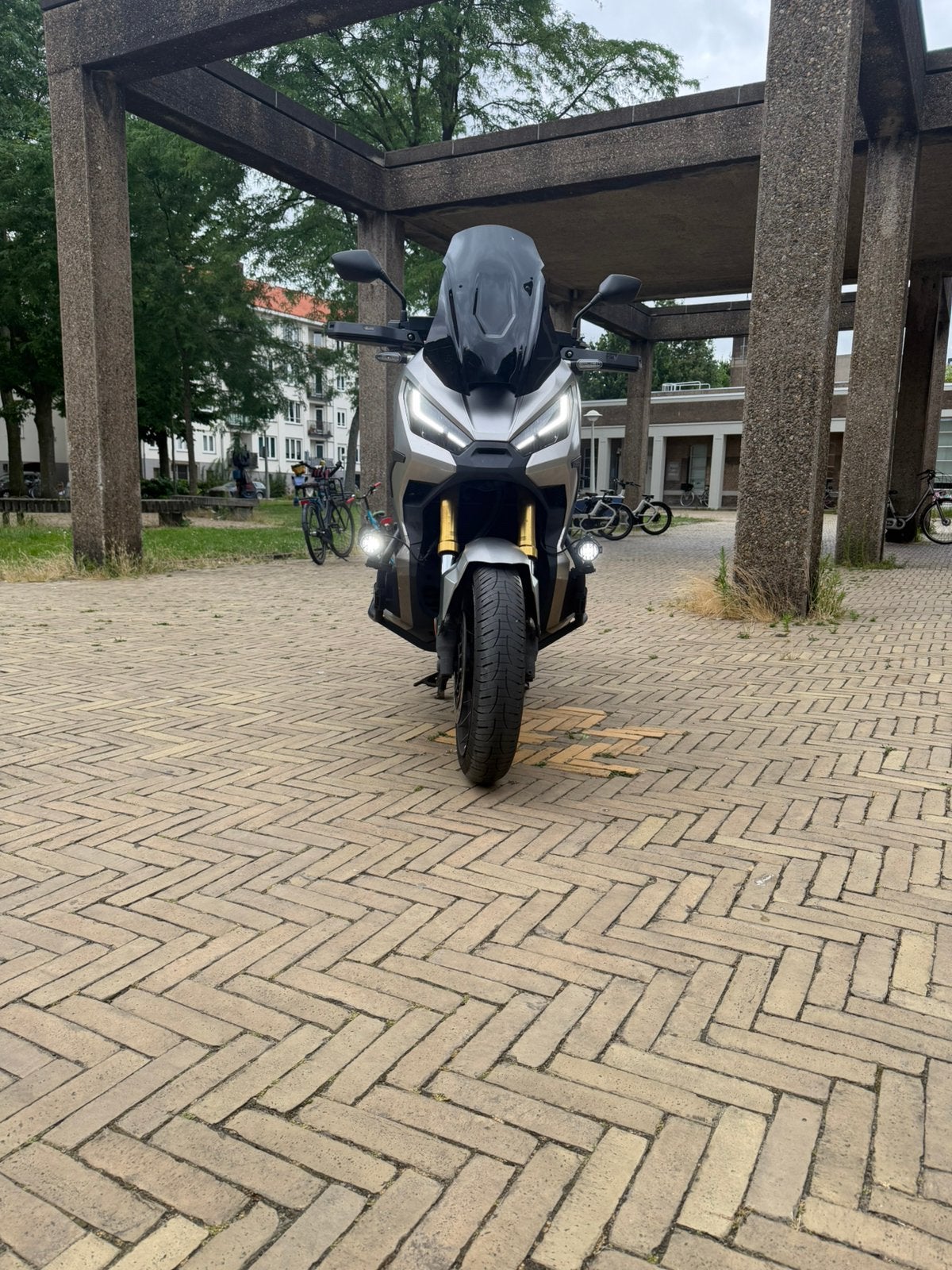 HONDA X ADV 750CC | A2 | COQUE SUPÉRIEURE GIVI | AKRAPOVIC, Particulier, Scooter