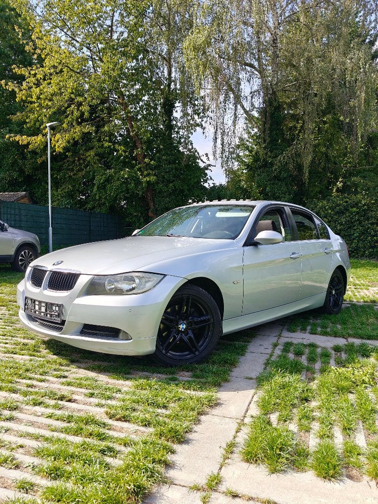 BMW 320i E90 sedan | 2007 | Pano, Autos, Argent ou Gris, Achat, 110 kW, Noir