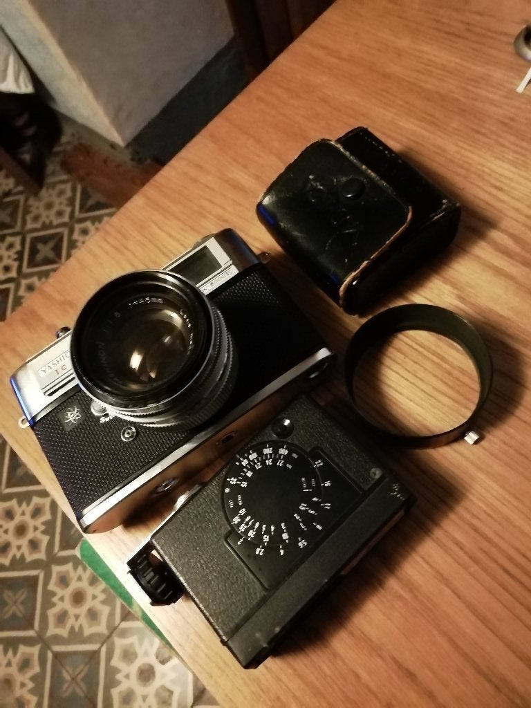 Appareil photo rare Yashica avec trousse année 60., Enlèvement, Flash