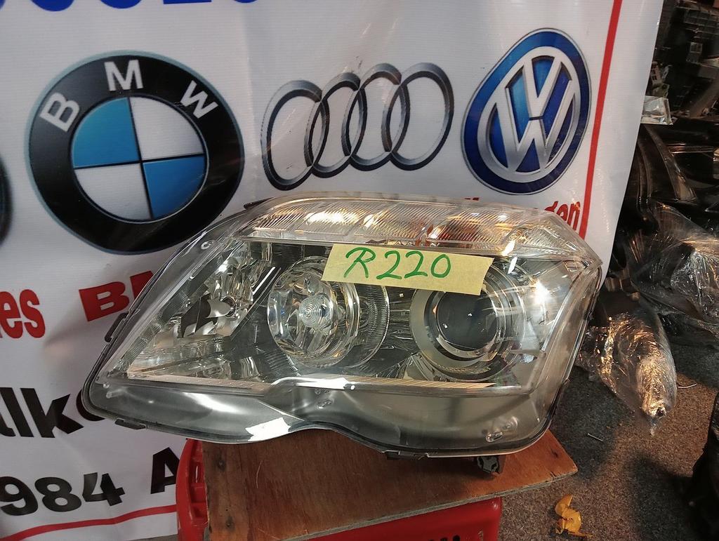 C KLASSE W204 C63 AMG XENON KOPLAMP LINKS A2048208059, Autos : Pièces & Accessoires, Éclairage, Mercedes-Benz, Utilisé, Enlèvement ou Envoi