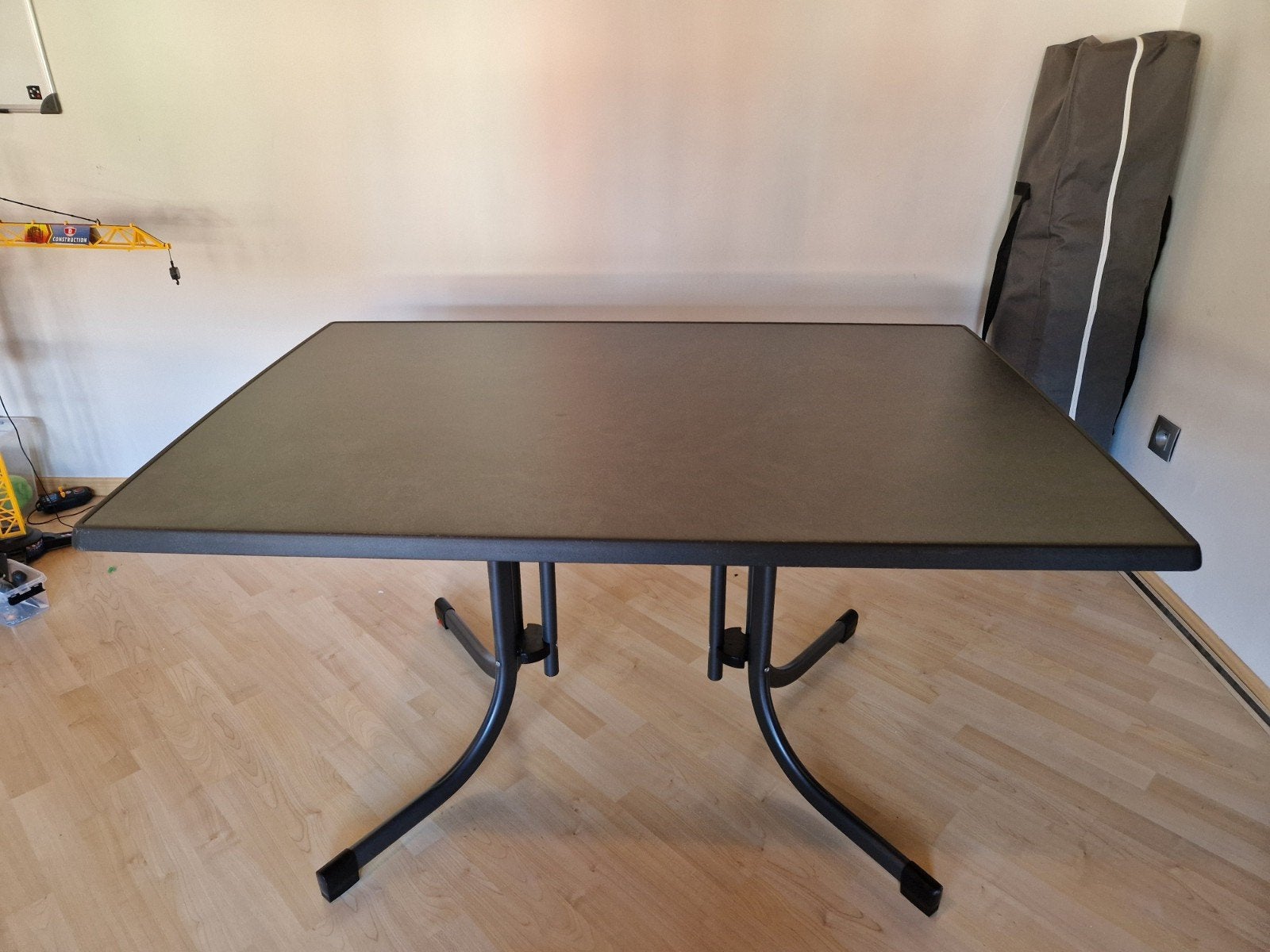Tafel voor buiten of binnen, Enlèvement
