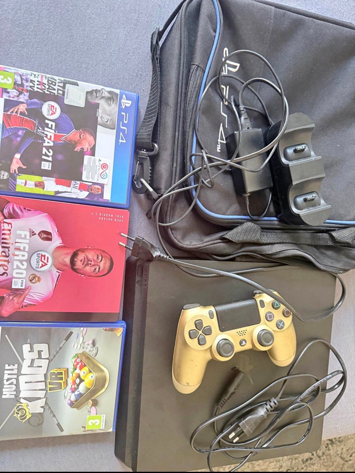 Sony PlayStation 4 1TB Bundle–Gouden DualShock 4+Draagtas, Ophalen, Zo goed als nieuw
