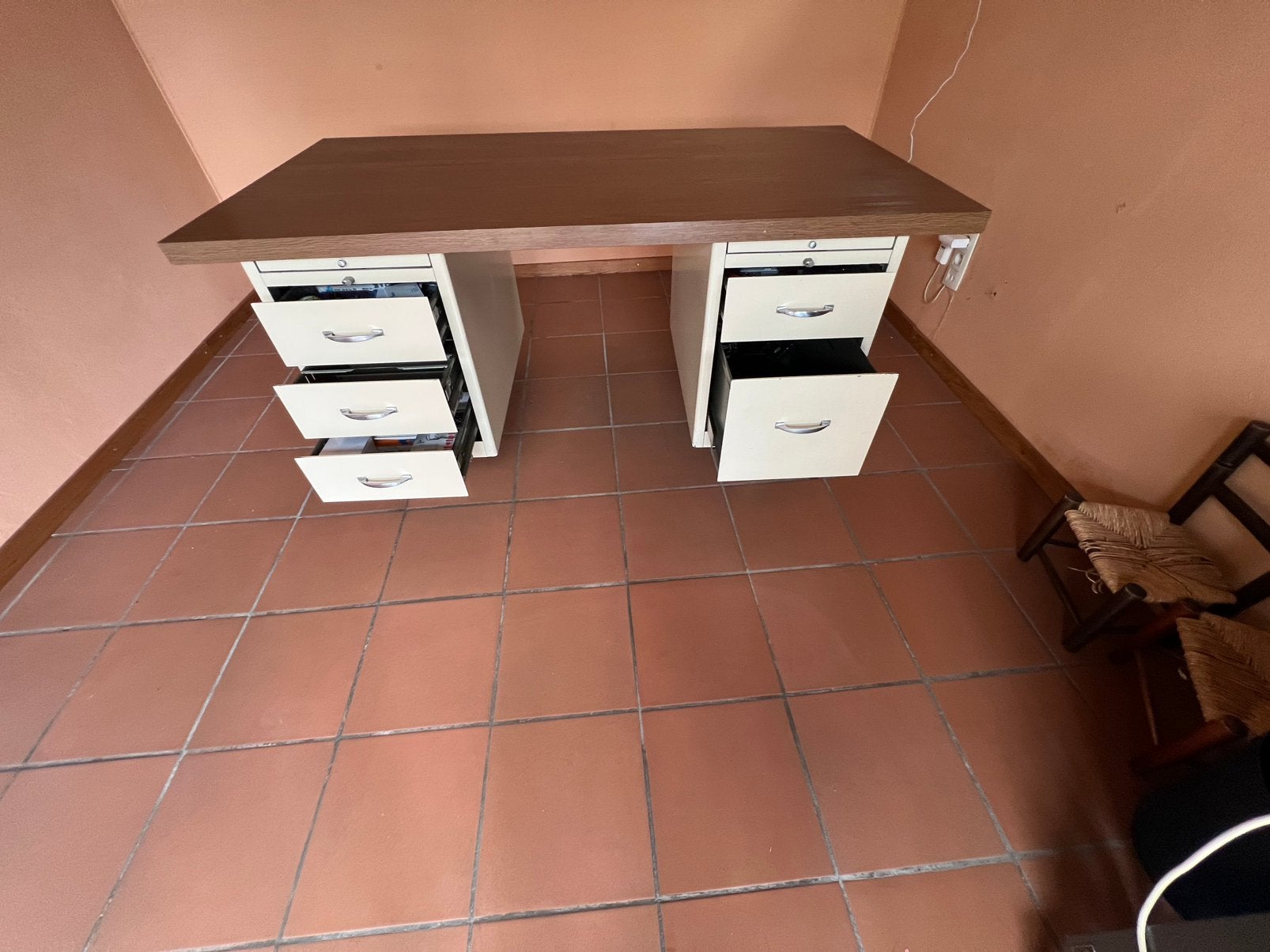 Metalen bureau met houten blad, Huis en Inrichting, Ophalen, Overige typen, Gebruikt, Metaal