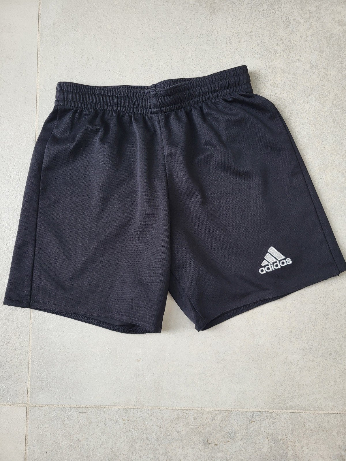 3 zwarte voetbalshorts maat 116 - 122, Ophalen of Verzenden