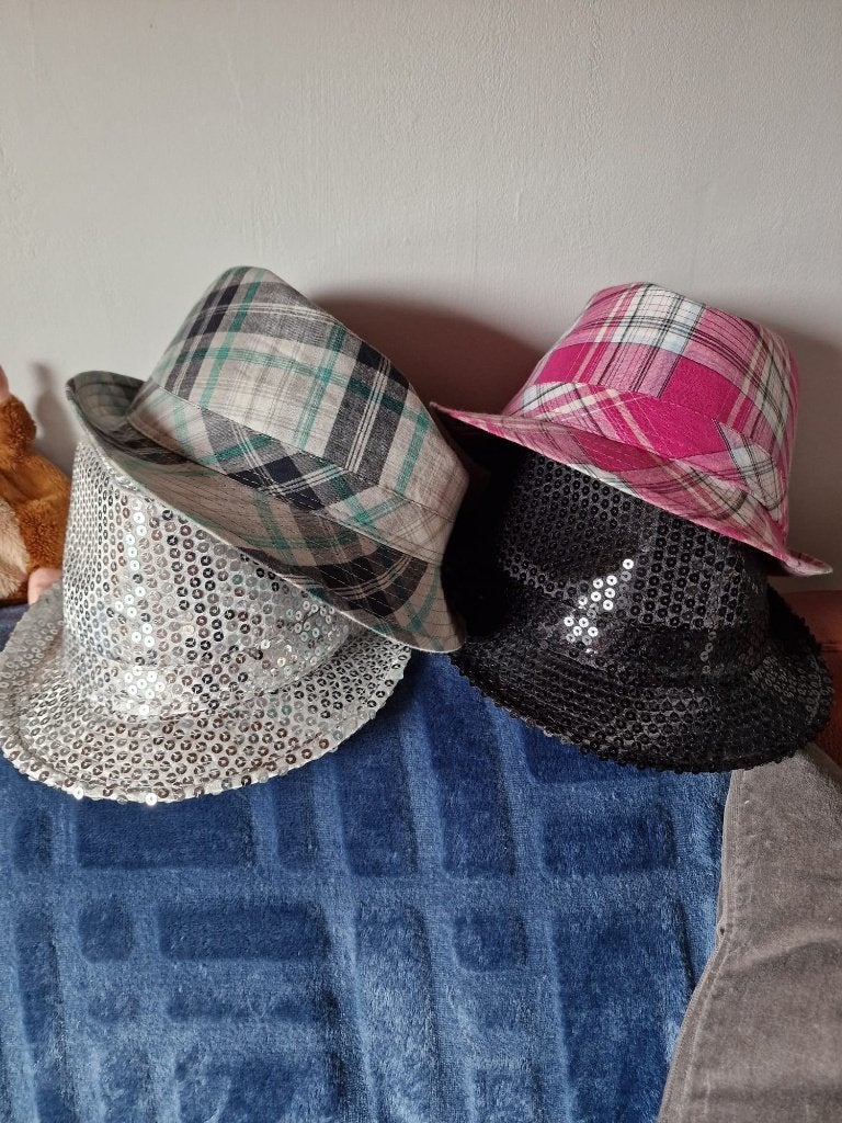 feesthoedjes, Ophalen, Zo goed als nieuw, 170 of groter, Jongen of Meisje