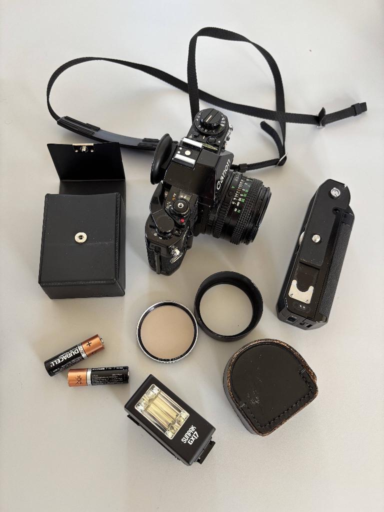 CANON A1 + 50mm 1:1.8 lens + toebehoren, Ophalen, Zo goed als nieuw, Spiegelreflex, Canon