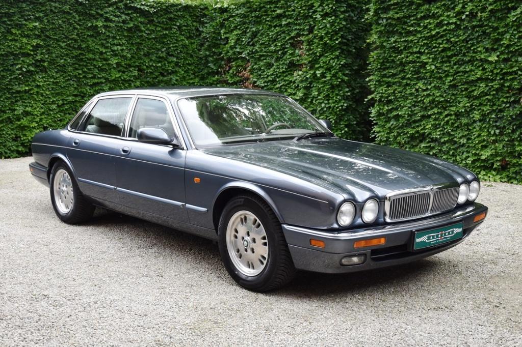 Magnifique Jaguar XJ6 Sovereign. Oldtimer en parfait état., Cuir, Argent ou Gris, Achat, 4 portes