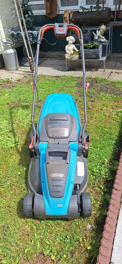 Tondeuse électrique GARDENA 42E — compacte, fiable et prête, 40 à 49 cm, Enlèvement, Utilisé, Bac de ramassage