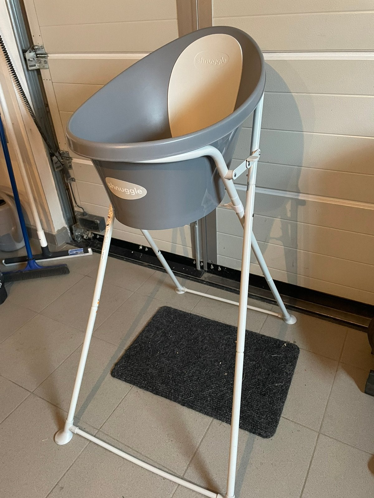 Babybadje Shnuggle + staander, Kinderen en Baby's, Ophalen, Zo goed als nieuw, Badje