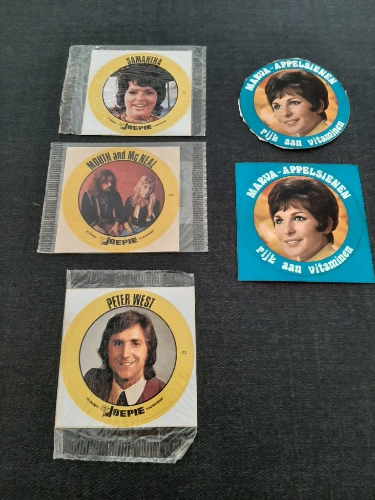 5 stickers zangers en zangeressen, Enlèvement, Comme neuf