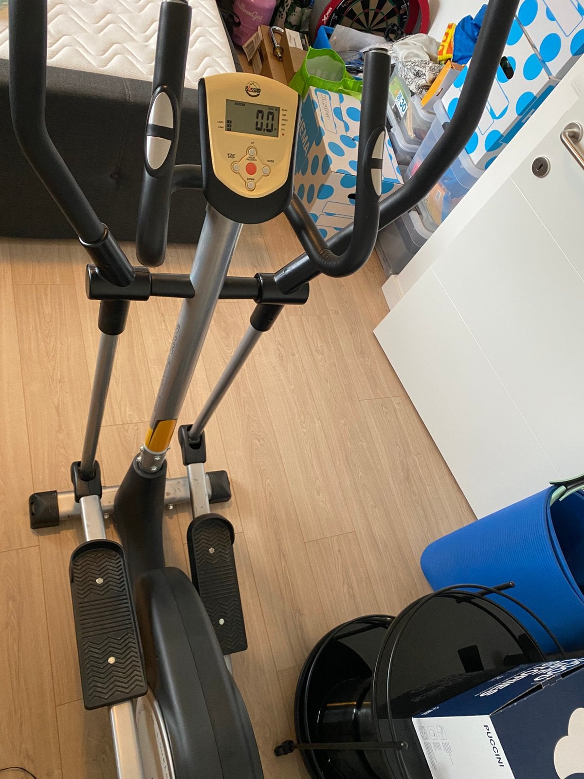 Crosstrainer en sit up bench, Sport en Fitness, Ophalen, Gebruikt, Crosstrainer