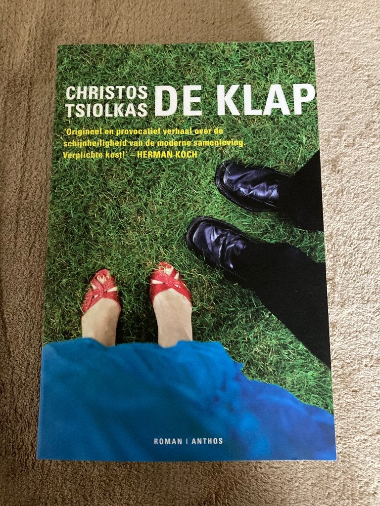 Boek : De klap. Christos Tsiolkas, 2010, 453 blz, Ophalen of Verzenden, Zo goed als nieuw, Christos Tsiolkas