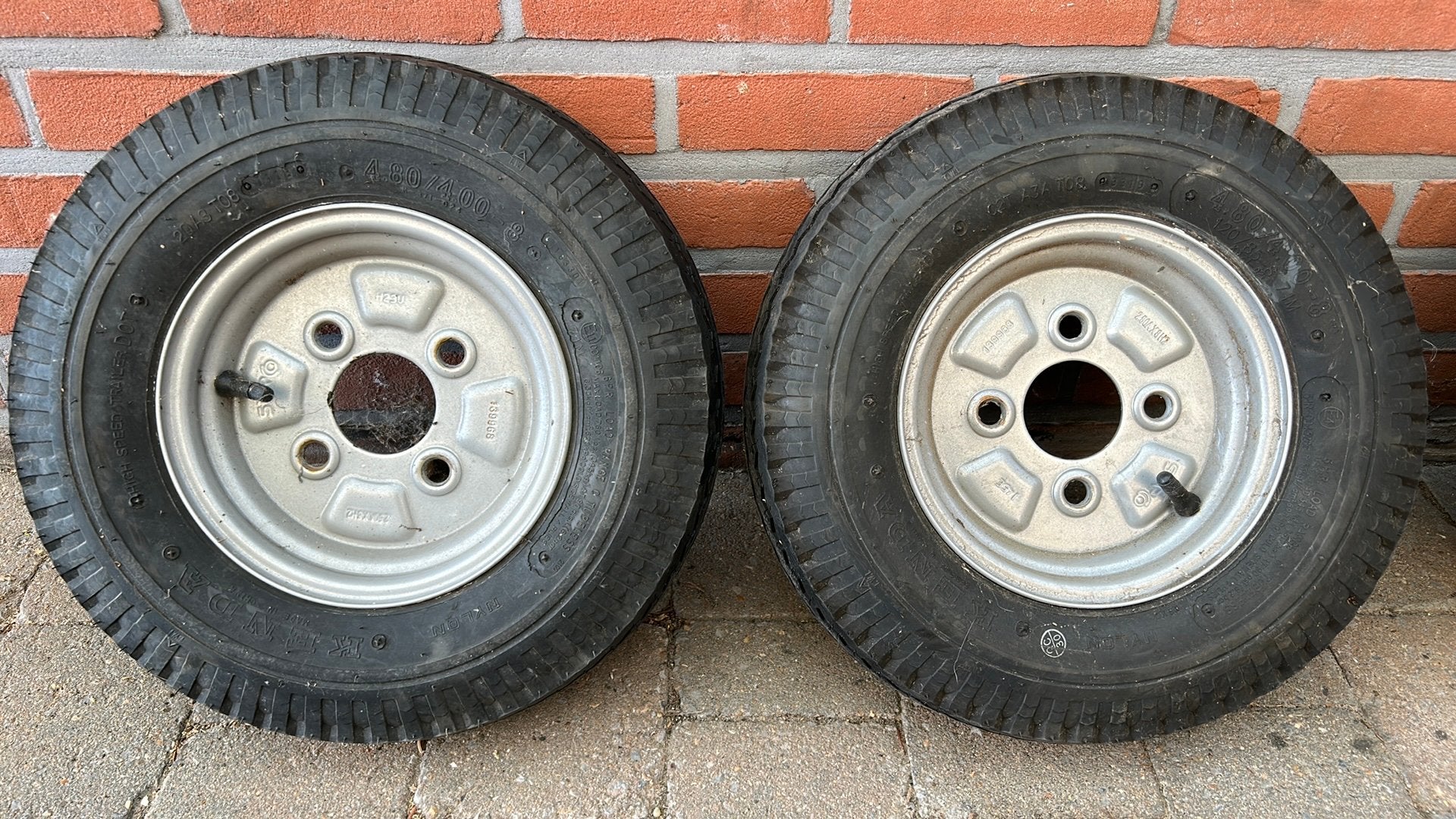 Aanhangwagen banden op velg. Drie stuks, Auto diversen, Aanhangwagen-onderdelen, Zo goed als nieuw, Ophalen