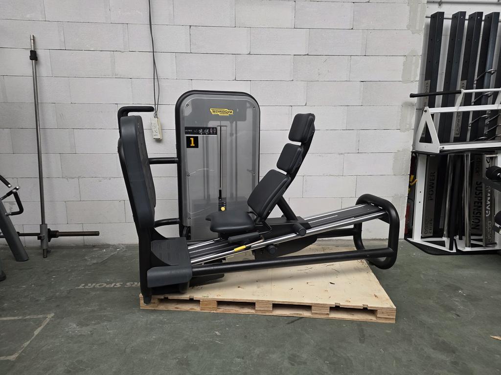 PRESSE À JAMBES TECHNOGYM ELEMENT, Enlèvement, Comme neuf