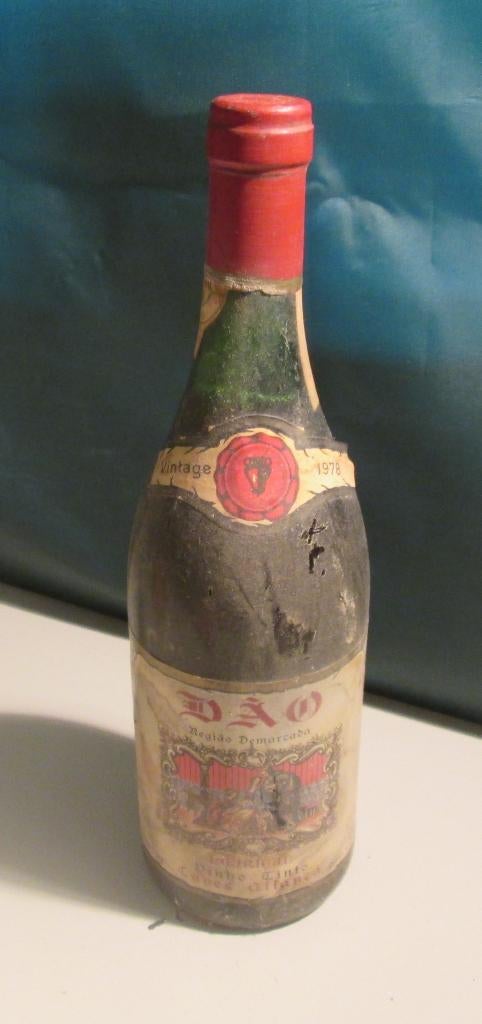 Prima Portugese Wijn - Dao - regiao demarcada - 1978, Verzamelen, Overige gebieden, Ophalen of Verzenden, Zo goed als nieuw, Rode wijn