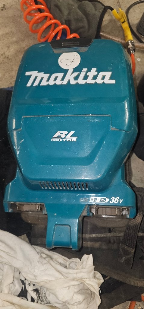 Aspirateur Makita Back, Sans fil, Sac à poussière, Comme neuf, Enlèvement
