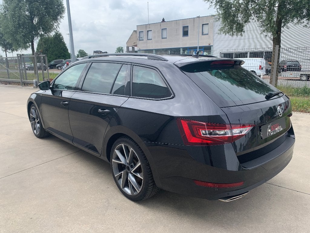 SKODA SUPERB RS 4X4/280PK/NAVI/DAB/CAMERA/LED/ZETELVER, Auto's, Automaat, Zwart, 1984 cc, Alcantara