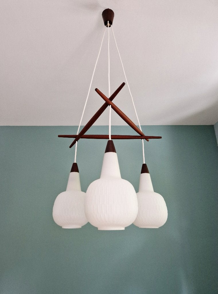 Lustre scandinave en teck et opaline blanche, années 1960, Enlèvement ou Envoi