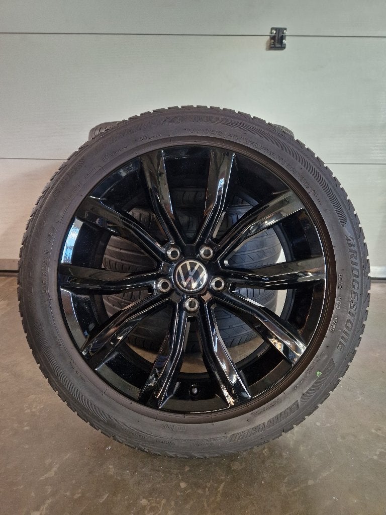 Originele VW T-Roc velgen met banden 18 inch, Auto-onderdelen, Ophalen, 18 inch, 215 mm, Banden en Velgen