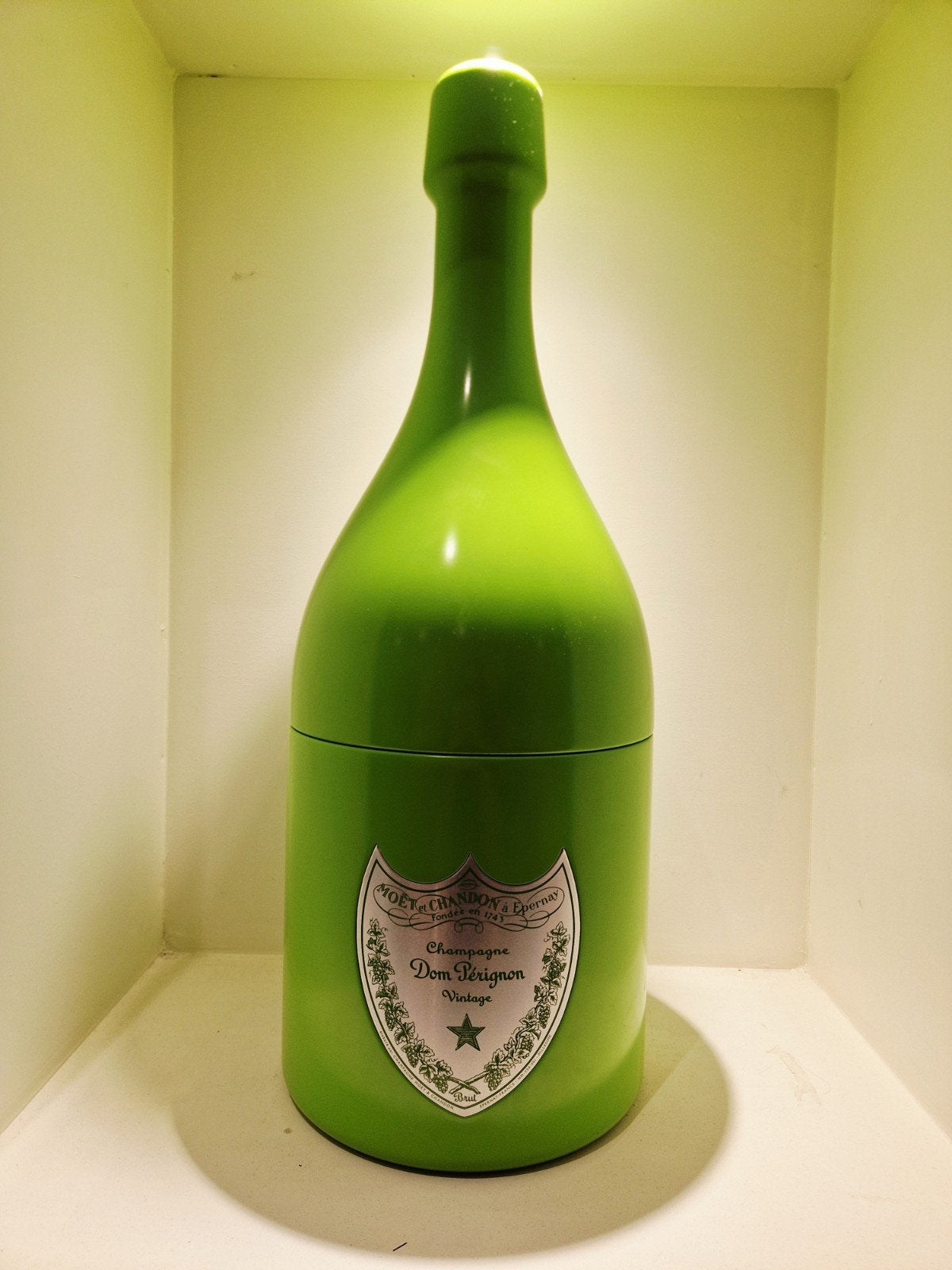 Marc Newson Dom Pérignon, Ophalen, Champagne