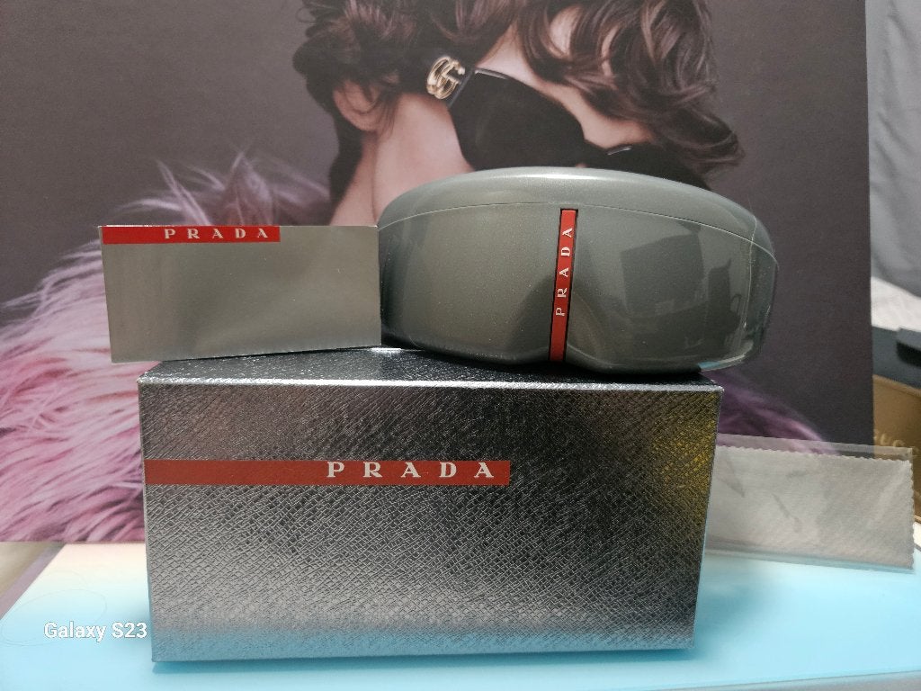 Complete Prada Linea Rossa Brillendoos Set, Handtassen en Accessoires, Zonnebril, Nieuw, Grijs, Ophalen