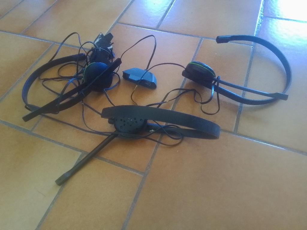 Xbox 360   3 casques le tout 5 euros, Enlèvement, Utilisé
